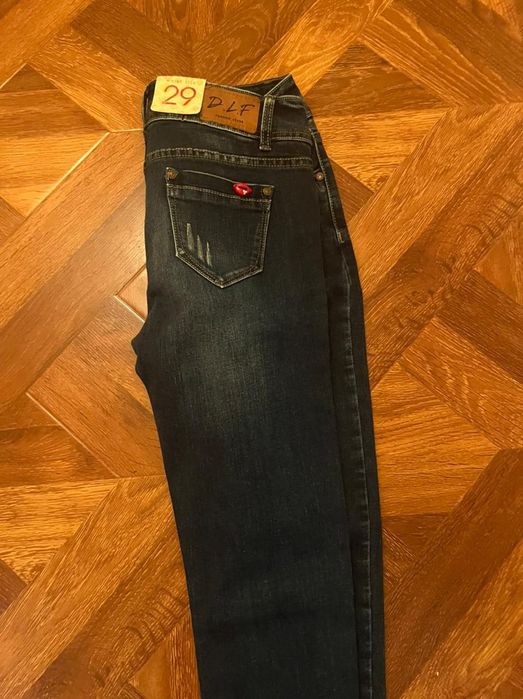 Продам женские джинсы