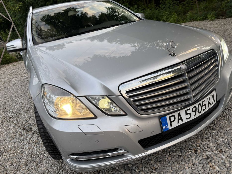 Автомобил Mercedes E350 2011г.