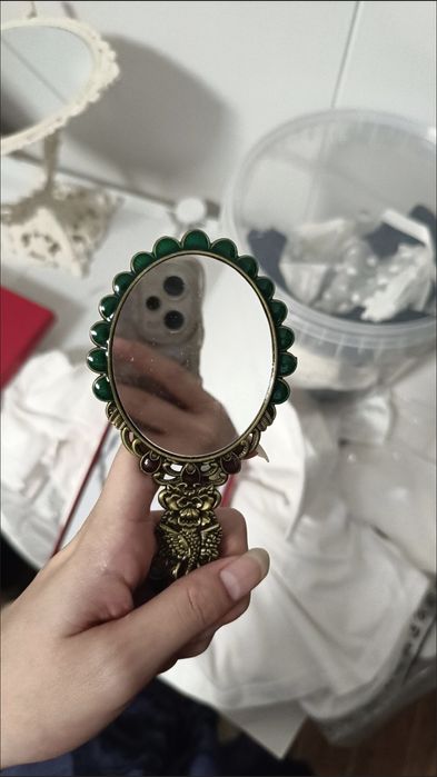 Продаётся зеркало с гребенками