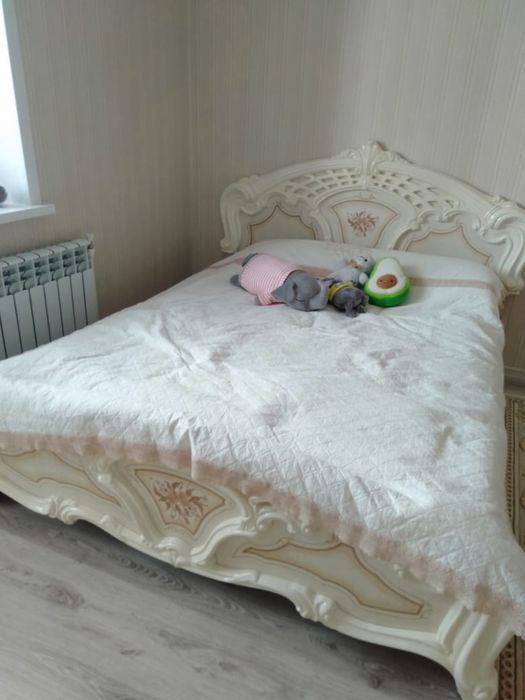 Кровать с матрацом 160/200