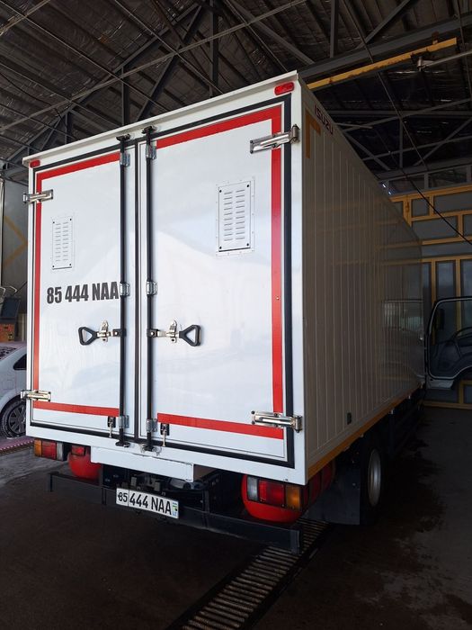 Изузи фургон металлические 5 тонна CNJ завотиской метан сотилади холат