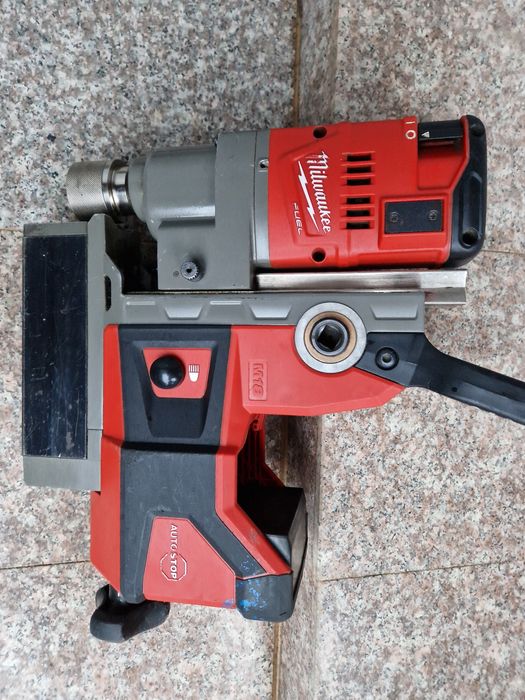 Milwaukee talpa magnetica pe acumulatori