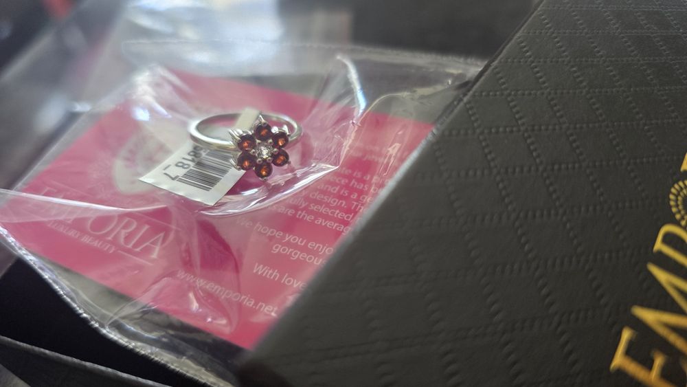 Inel de argint cu granat si topaz alb