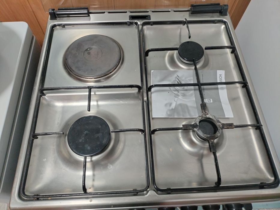 Продам газовую плиту