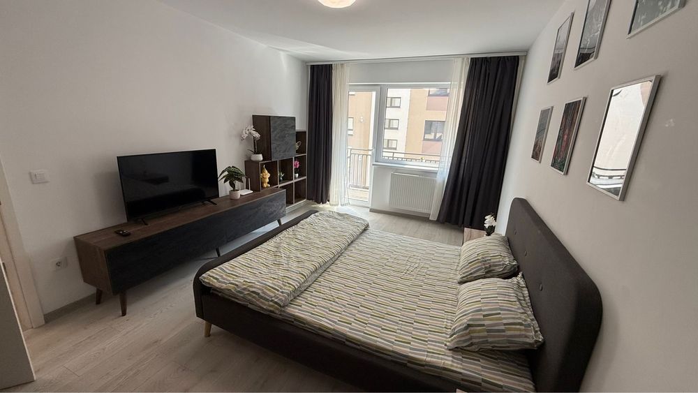 Proprietar inchiriez garsoniera Tractoru