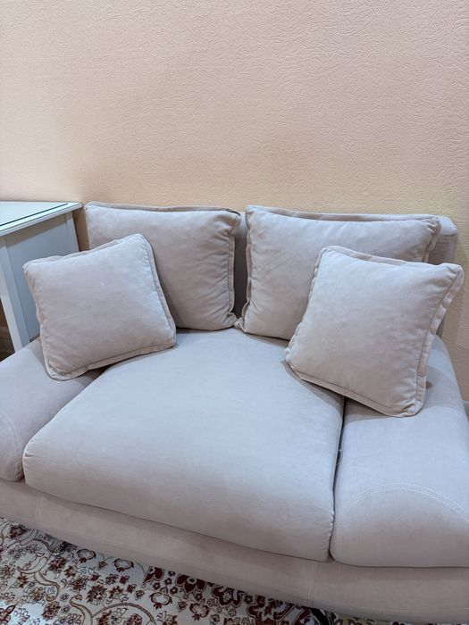 Нежно-розовой диван