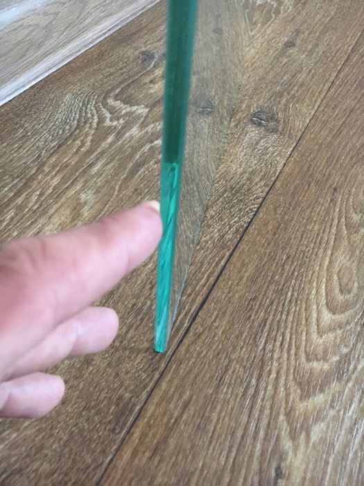 Полки из стекла.