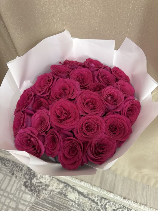 Розовый роза  белый оформл