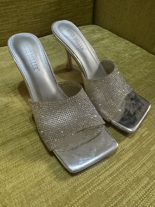 Продам босоножки