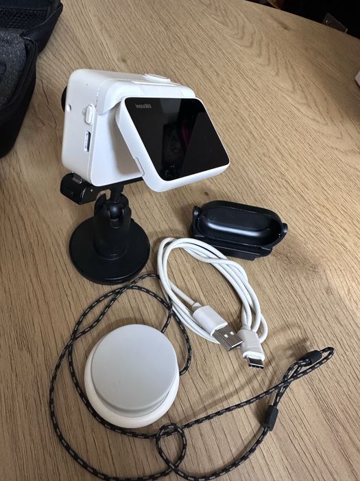 Insta360 GO 3 - camera de actiune, stare foarte buna, accesorii incluse