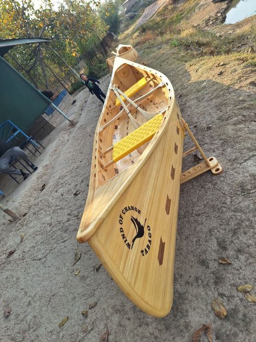 Каноэ из дерева ручной работы