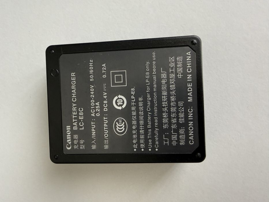 Зарядно устройство Canon LC-E8C
