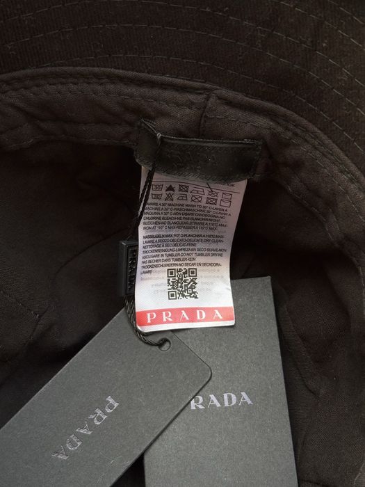 Palarie neagra Prada