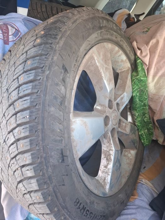 Продам зимние шины..
