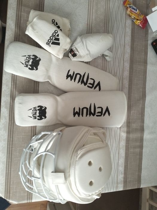 Продам Шлем для каратэ