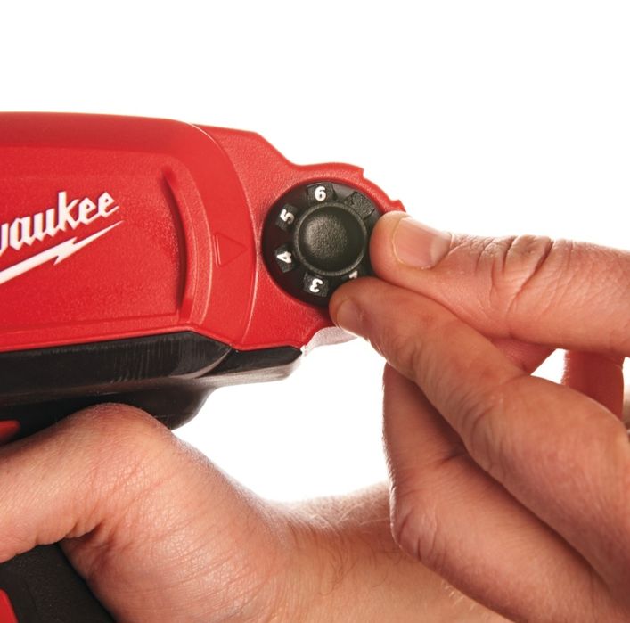 Акумулаторен пистолет за силикон Milwaukee M12 PCG/600A