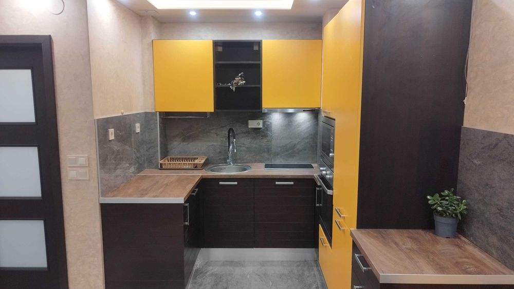 Под наем двустаен в нова сграда в центъра на София