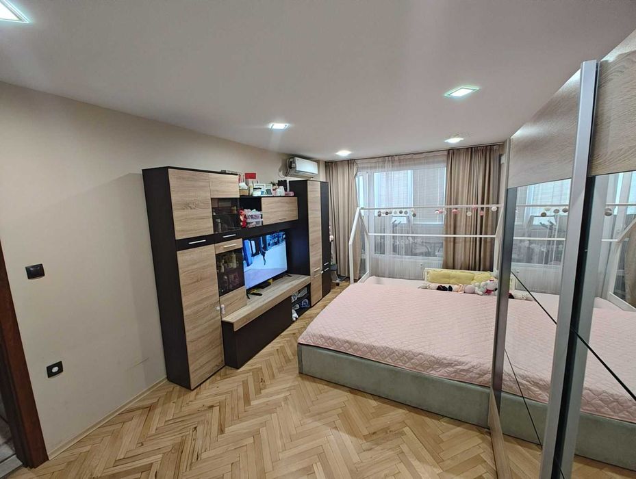 Дава се под наем Двустаен апартамент в Плевен, Широк център - 60 кв.м за 89500 € - Снимка #1