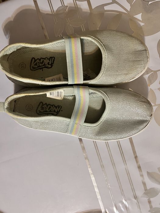 Продам детскую обувь