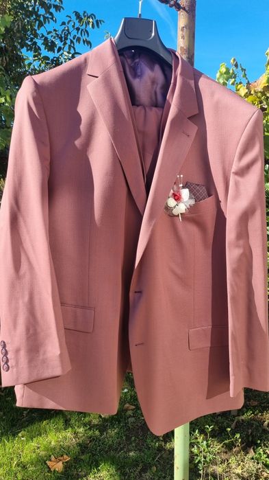 Мъжки костюми...