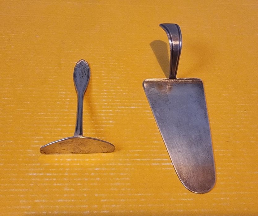 Set ustensile de bucătărie, una din argint și una argintată