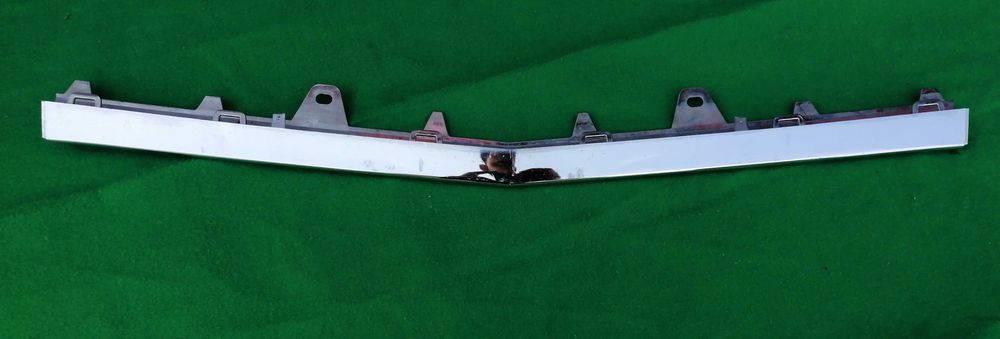 Хромирана лайсна за предна броня Mercedes E-class W212