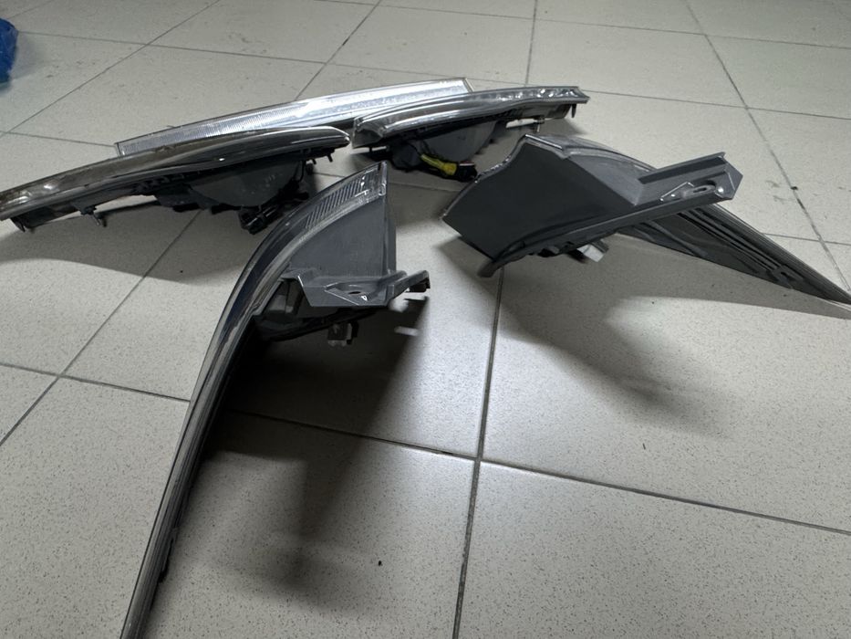 Задний фанарь комплект Истима Превия