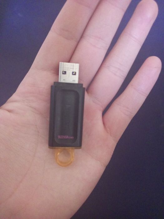 Флешка 128гб с виндами внутри