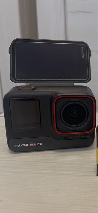 Insta360 - Ace Pro, 8K , camera actiune + accesorii , prindere casca  si 3 acumulatori  noi  + SD 64  : Bucuresti