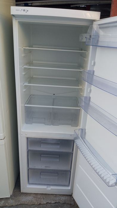 Frigider 2 uși arctic Indesit Whirlpool Indesit asigur transport