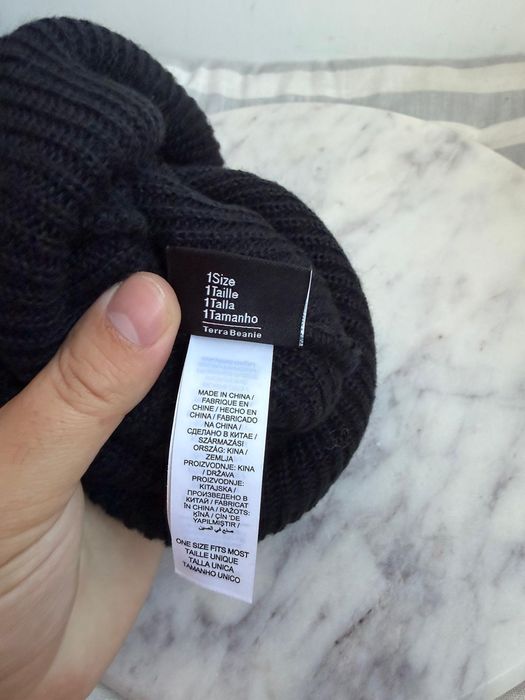 Nike Terra beanie căciulă unisex neagra cu logo mic lateral mărime OS noua originala