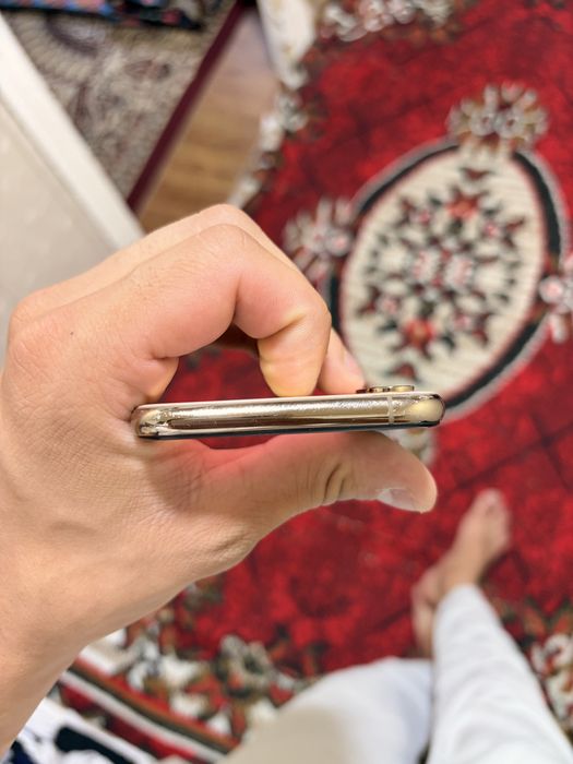 iPhone xs в хорошем состоянии