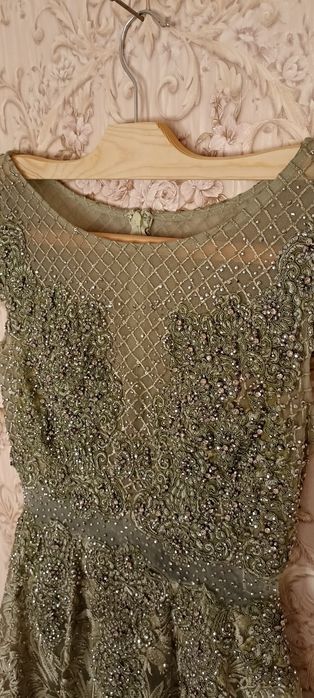 Продаётся вечерное платья с камнями