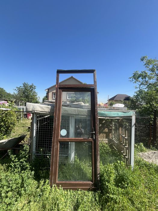 Пластиковая дверь