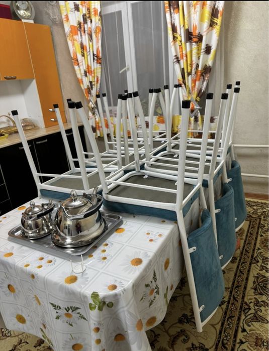 Продается стулья и кухонный гарнитур