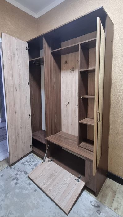Шкаф в прихожую б/у