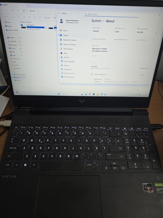 Laptop Gaming HP VICTUS 15-fb0029nq cu procesor AMD Ryzen™ 5 5600H