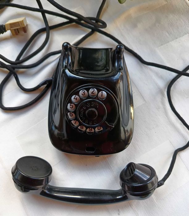 Работещ бакелитов телефон 1963 г. от Телефонен завод Белоградчик
