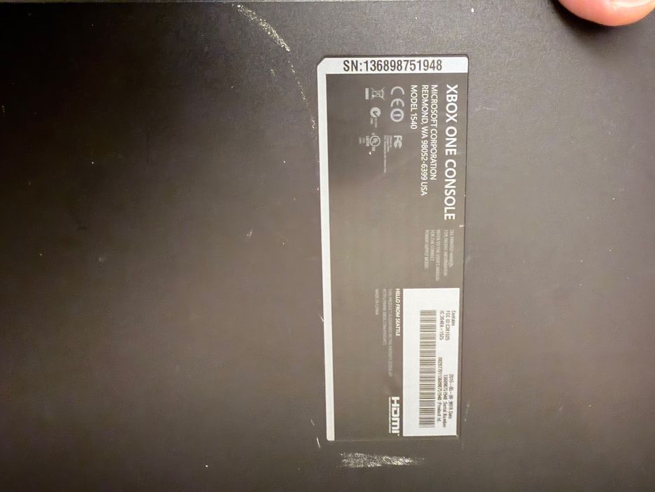 Xbox One черен + контролер