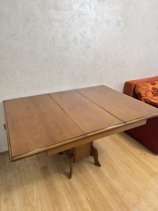 Раскладной стол со стульями