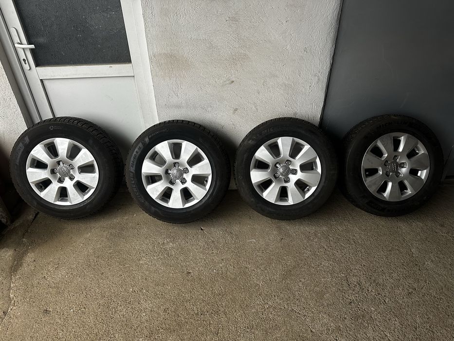 Vând 4 roți Audi originale R16