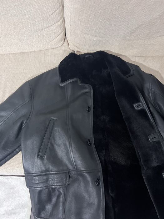 Haină de bărbați din piele întoarsă cu blană
