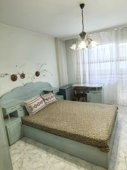 Продава се Тристаен апартамент в Плевен, Дружба 4 - 89 кв.м за 1034 €/кв.м - Снимка #2