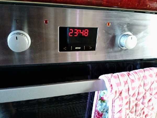 Cuptor incorporabil Hansa de 3 ani, cu plita ceramica Whirlpool A+