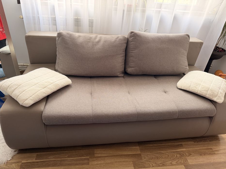 Canapea extensibila cu lada de depozitare