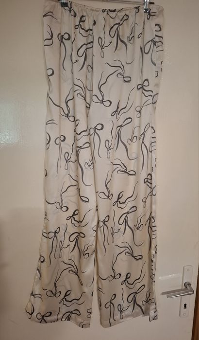 Pantaloni Zara cu fundite mărimea M
