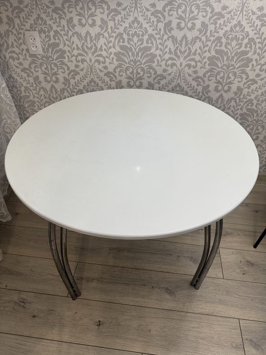 Круглый кухонный стол