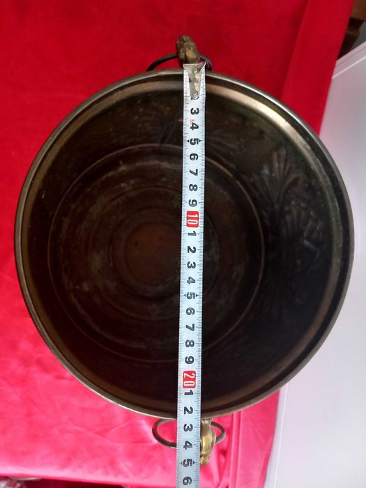 Градинска Кашпа, Драконови Глави, Голям Месингов Съд с Позлата