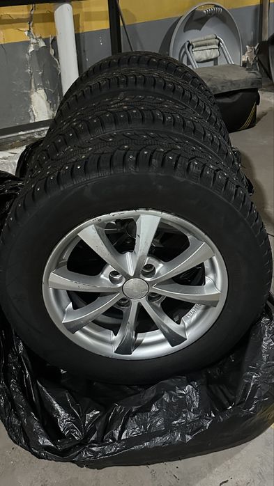 Продам зимнюю резину с дисками