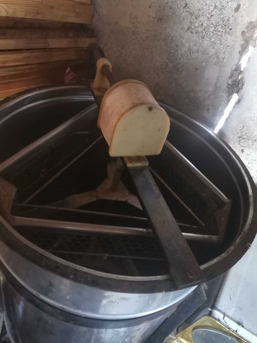 Центрофуга за мед-ръчна